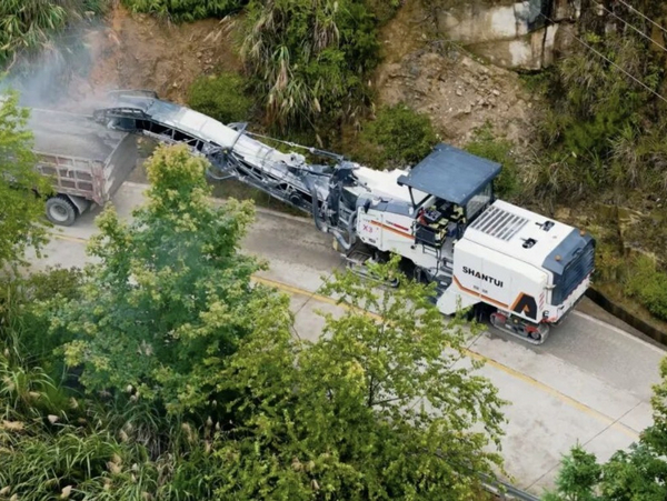 SHANTUI SM200M-G Milling Machine Drives High-Efficiency Road Construction Across Fujian