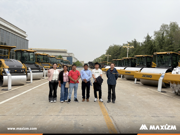 Peru Client Visited XCMG Factory 