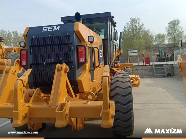 Cambodia - 1 Unit SEM 920F Motor Grader
