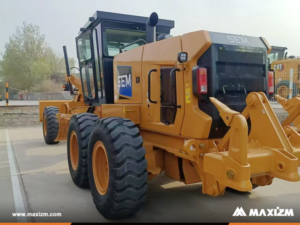 Cambodia - 1 Unit SEM 920F Motor Grader