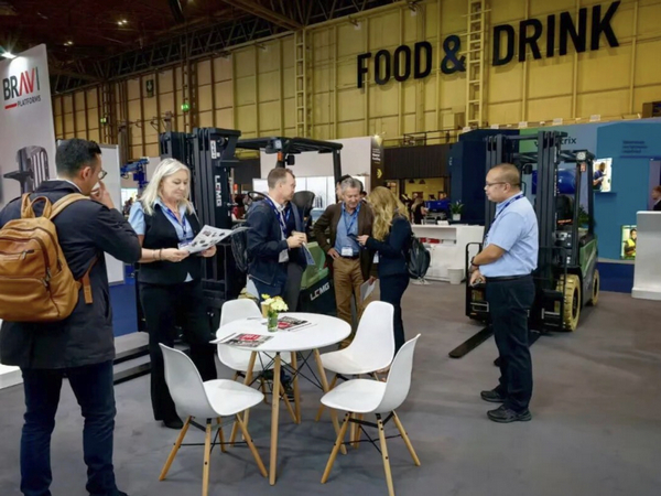 LGMG Electric Forklifts: Big Hit at IMHX 2025!
