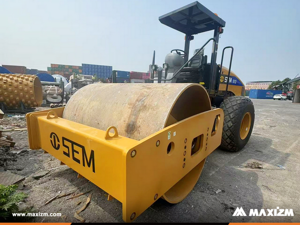 Panama - 1 Unit SEM 512 Road Roller 