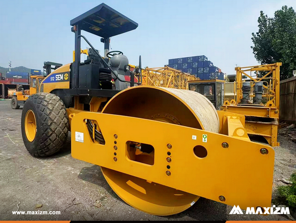 Panama - 1 Unit SEM 512 Road Roller 