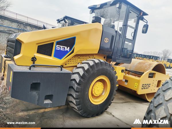 Somalia - 1 Unit SEM SEM520F Road Roller