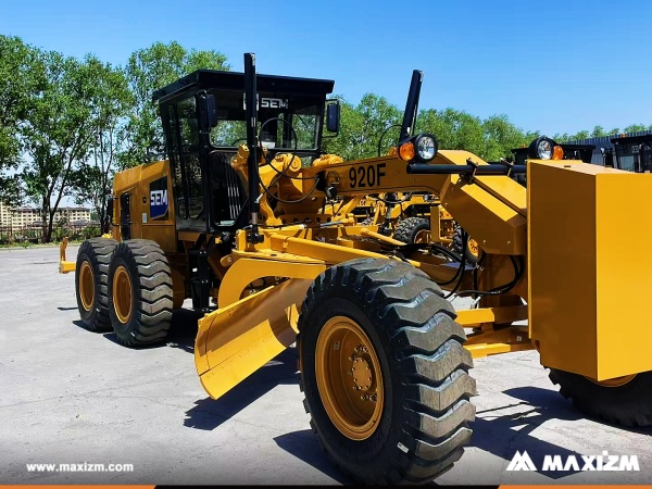 Panama - 1 Unit SEM 920F Motor Grader